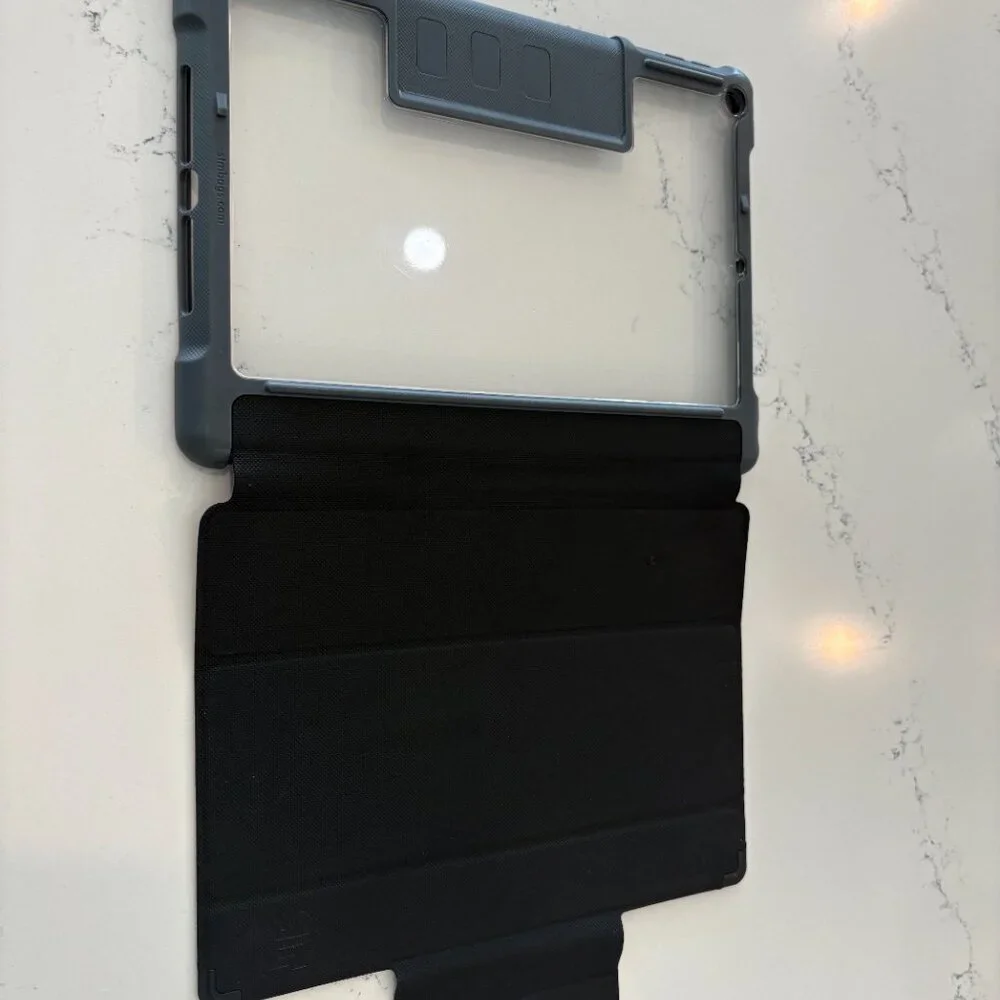 iPad - 6th Generation - with case & charging cord